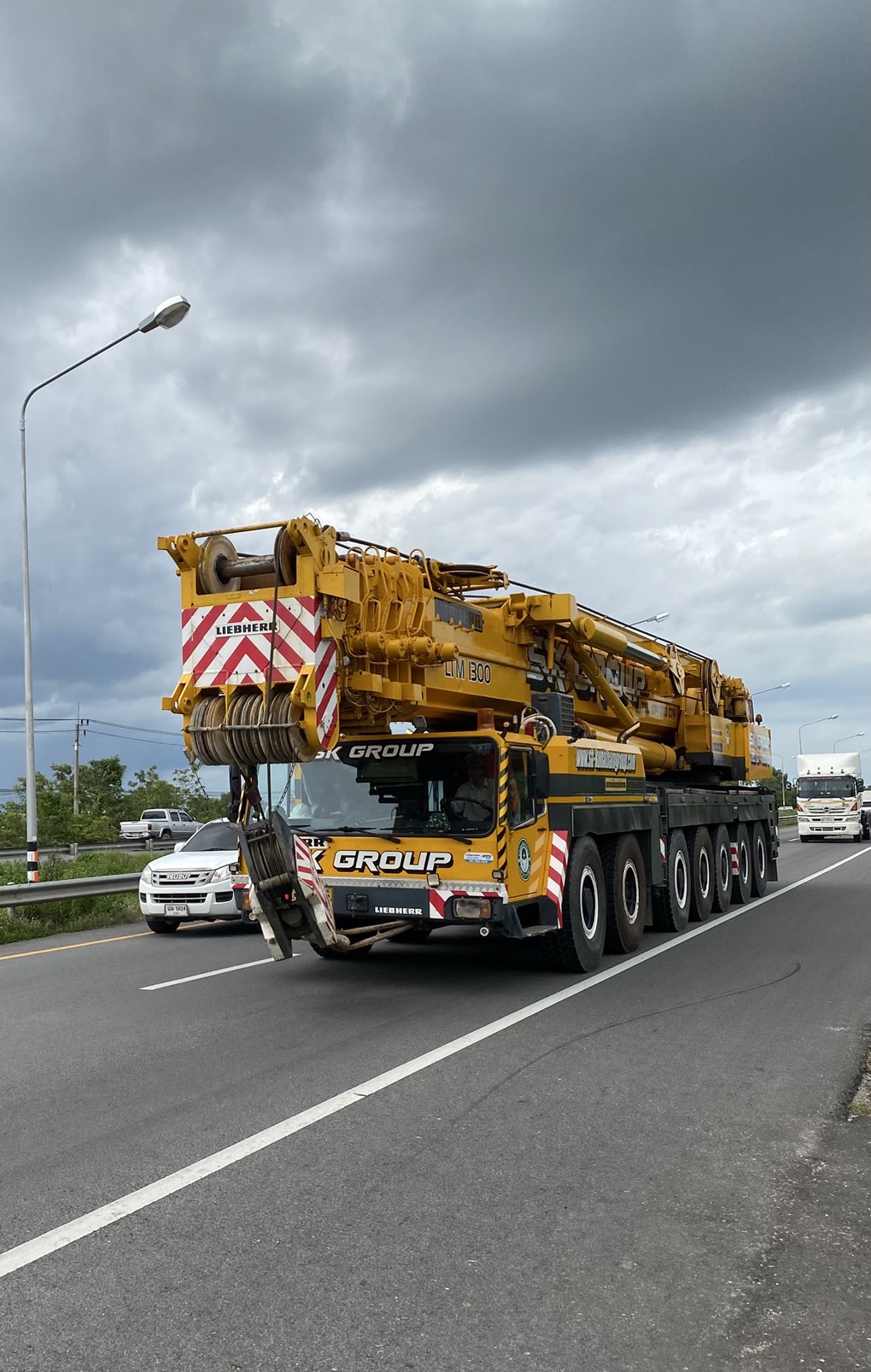 รถเครน LIEBHERR LTM 1300